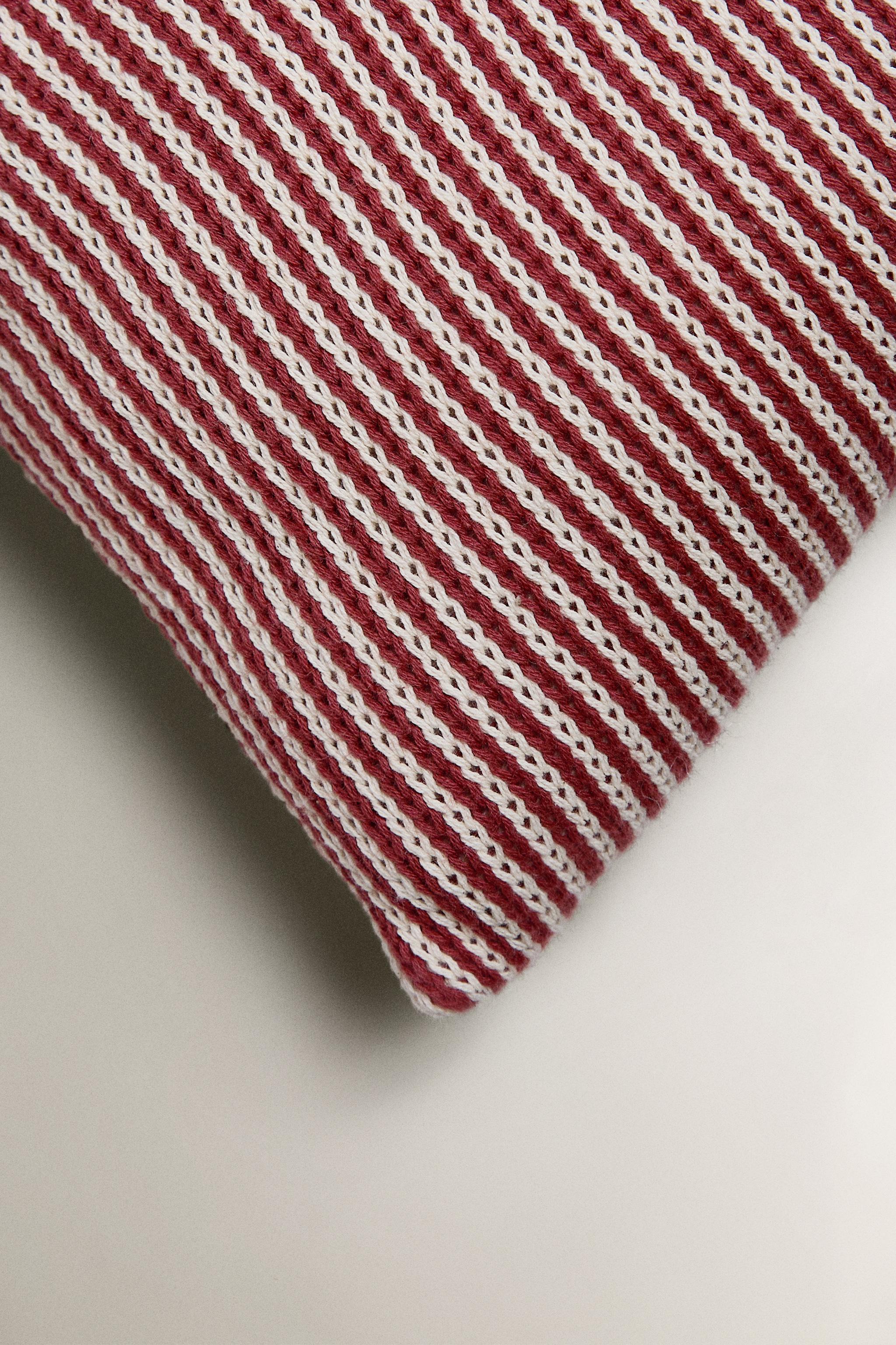 CHILDREN'S EMBROIDERED LETTER O THROW PILLOW